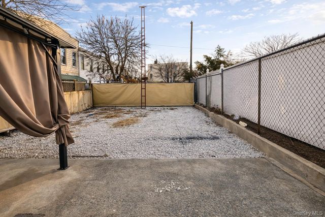 6089 54th Street, Maspeth, NY 11378