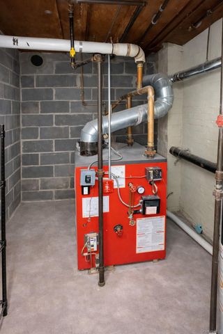 6089 54th Street, Maspeth, NY 11378