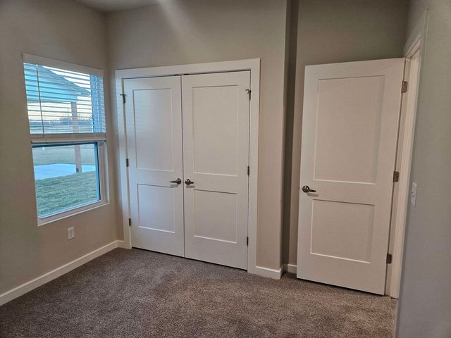 1006 N Forestview Ct, Wichita, KS 67235