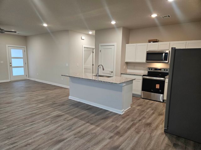 1006 N Forestview Ct, Wichita, KS 67235