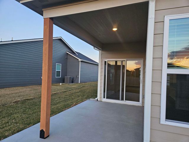 1006 N Forestview Ct, Wichita, KS 67235