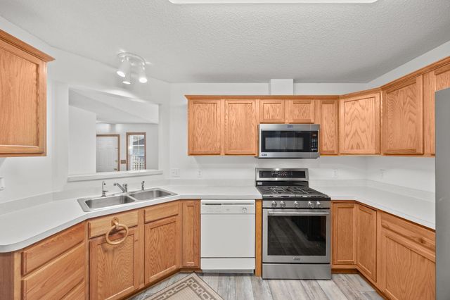 1031 Blackbird Trail SW, Hutchinson, MN 55350