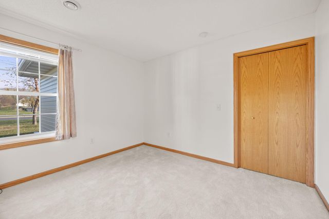 1031 Blackbird Trail SW, Hutchinson, MN 55350