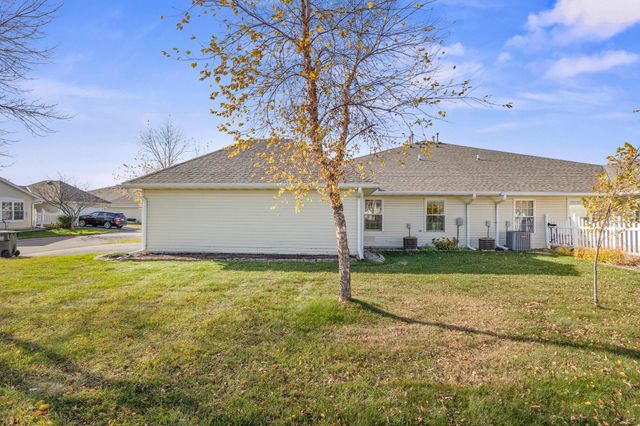 1031 Blackbird Trail SW, Hutchinson, MN 55350