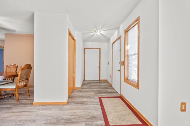 1031 Blackbird Trail SW, Hutchinson, MN 55350