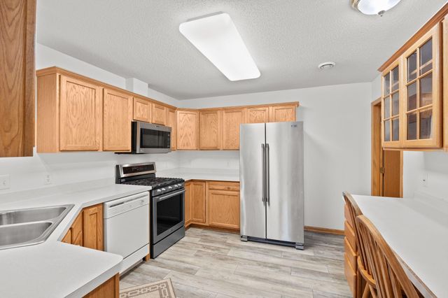 1031 Blackbird Trail SW, Hutchinson, MN 55350