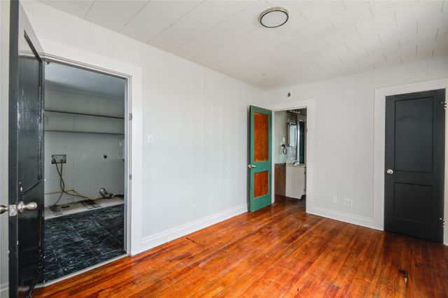 208 W 2nd Street, Sweeny, TX 77480