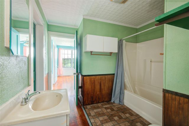 208 W 2nd Street, Sweeny, TX 77480