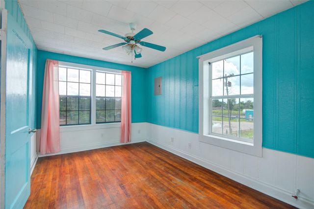 208 W 2nd Street, Sweeny, TX 77480