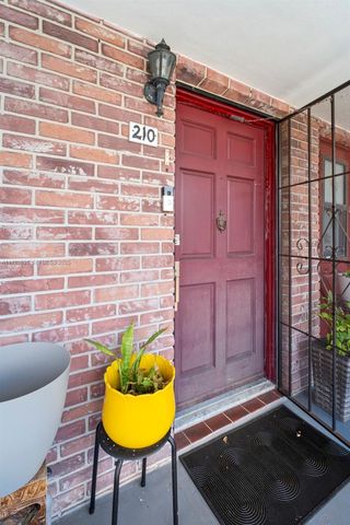 1050 Atlantic Shores Blvd 210, Hallandale Beach, FL 33009