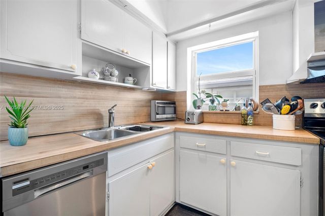 1050 Atlantic Shores Blvd 210, Hallandale Beach, FL 33009