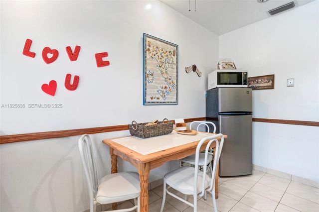 1050 Atlantic Shores Blvd 210, Hallandale Beach, FL 33009