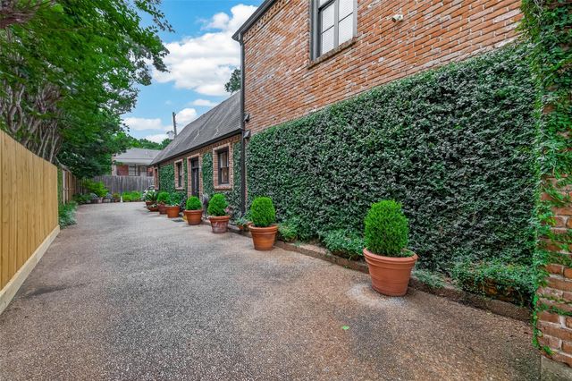 2030 Southgate Boulevard, Houston, TX 77030