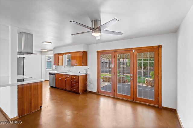 2051 W WINDSOR Avenue, Phoenix, AZ 85009