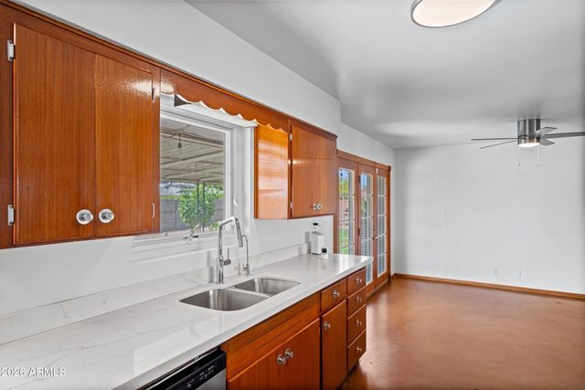 2051 W WINDSOR Avenue, Phoenix, AZ 85009
