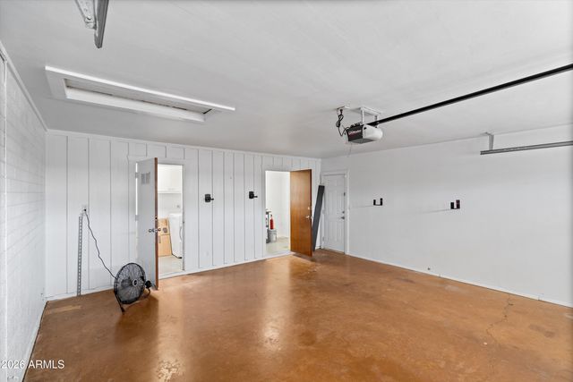 2051 W WINDSOR Avenue, Phoenix, AZ 85009