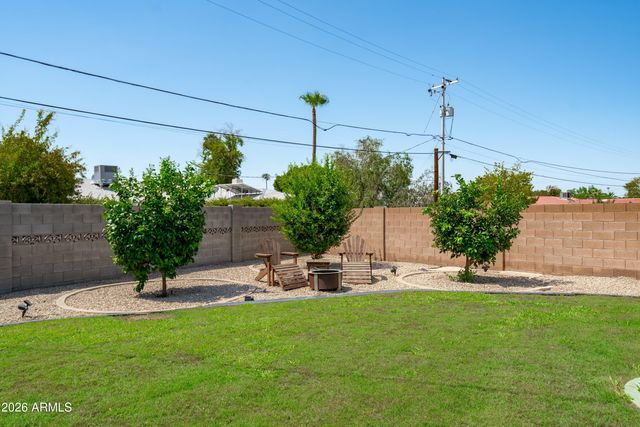 2051 W WINDSOR Avenue, Phoenix, AZ 85009