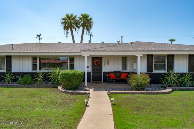 2051 W WINDSOR Avenue, Phoenix, AZ 85009