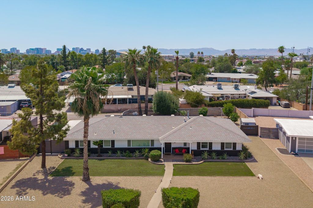 2051 W WINDSOR Avenue, Phoenix, AZ 85009