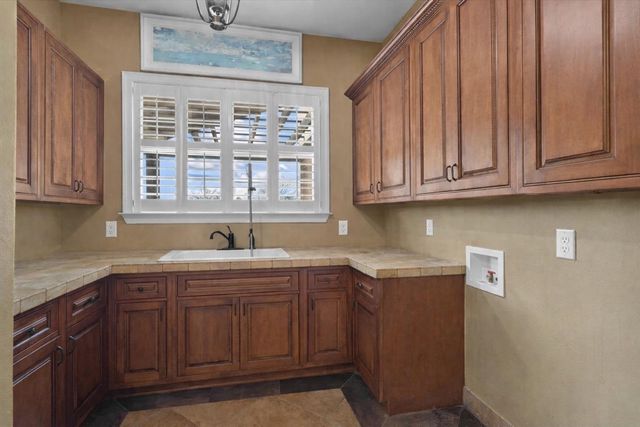 527 FAIRWAY DR, Covington, TN 38019