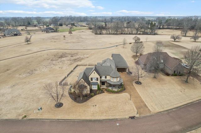 527 FAIRWAY DR, Covington, TN 38019