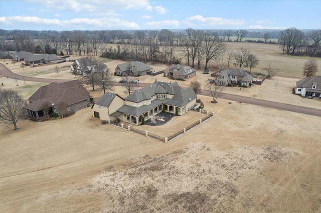 527 FAIRWAY DR, Covington, TN 38019