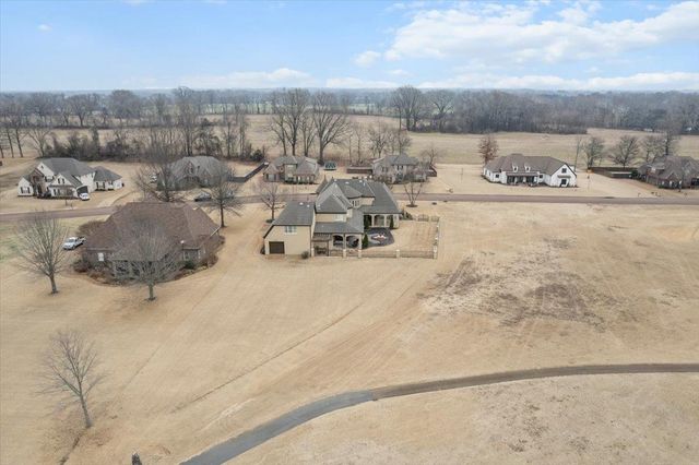 527 FAIRWAY DR, Covington, TN 38019