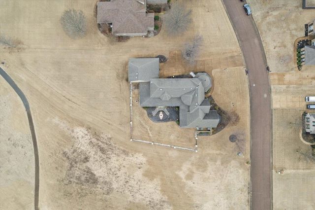 527 FAIRWAY DR, Covington, TN 38019