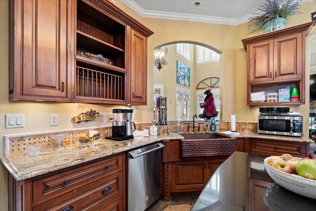 527 FAIRWAY DR, Covington, TN 38019