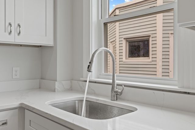 16 Leslie St 2, Boston, MA 02122