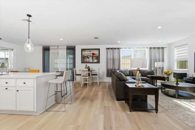 2505 Mulholland Dr, Lathrop, CA 95330