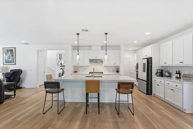 2505 Mulholland Dr, Lathrop, CA 95330