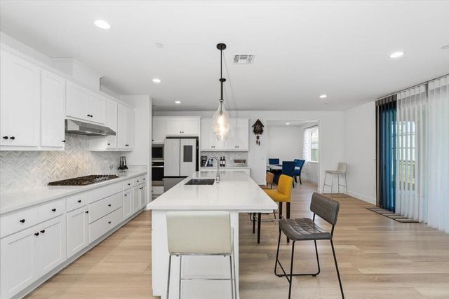 2505 Mulholland Dr, Lathrop, CA 95330