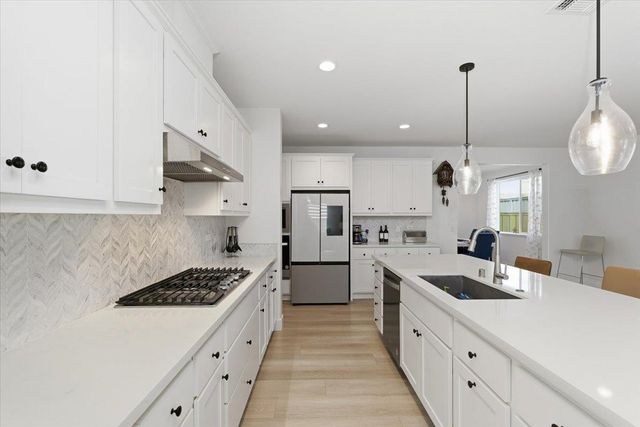 2505 Mulholland Dr, Lathrop, CA 95330