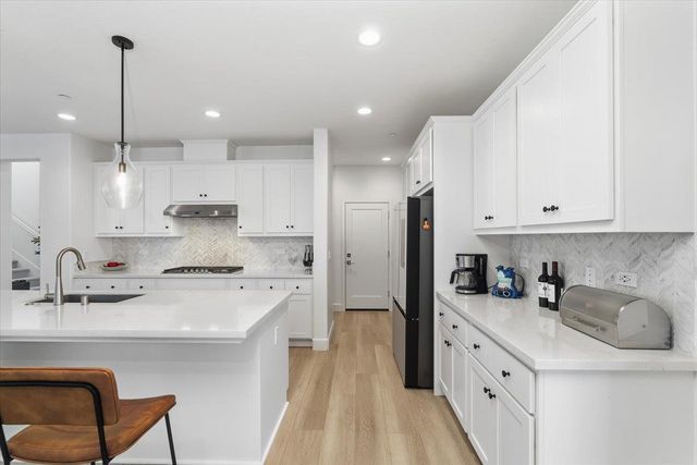 2505 Mulholland Dr, Lathrop, CA 95330