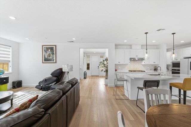 2505 Mulholland Dr, Lathrop, CA 95330