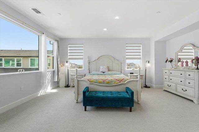 2505 Mulholland Dr, Lathrop, CA 95330