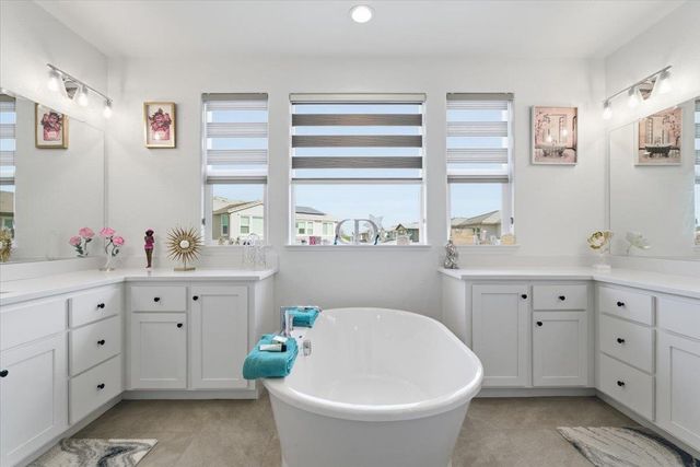 2505 Mulholland Dr, Lathrop, CA 95330