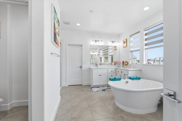 2505 Mulholland Dr, Lathrop, CA 95330