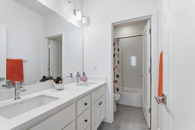 2505 Mulholland Dr, Lathrop, CA 95330