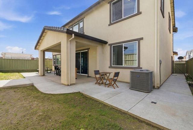 2505 Mulholland Dr, Lathrop, CA 95330