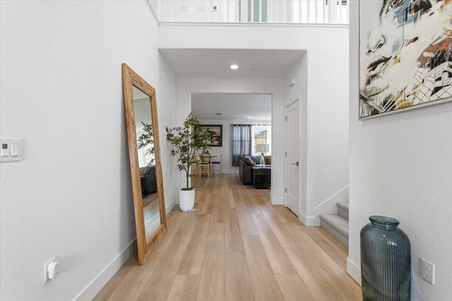 2505 Mulholland Dr, Lathrop, CA 95330