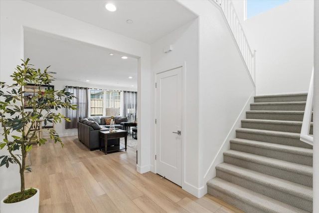 2505 Mulholland Dr, Lathrop, CA 95330