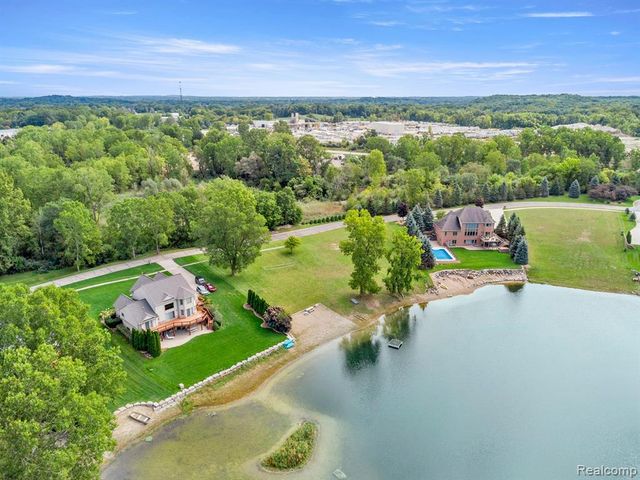 4544 Coastal Parkway, White Lake, MI 48386