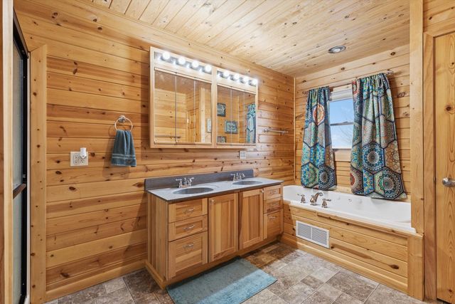 1674 Old Hwy 61 Highway, Delmar, IA 52037