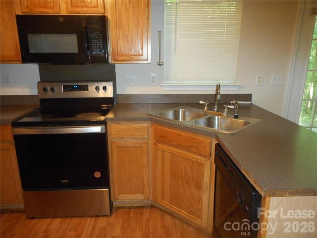 8037 Shiny Meadow Lane, Charlotte, NC 28215