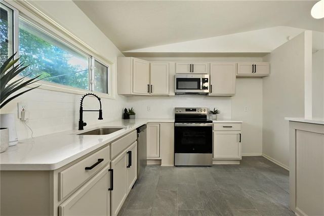 8605 Everett Street, Raytown, MO 64138