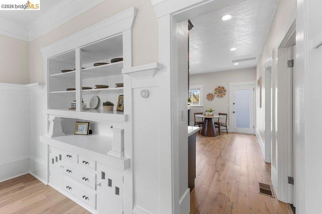 1072 57Th St, Oakland, CA 94608