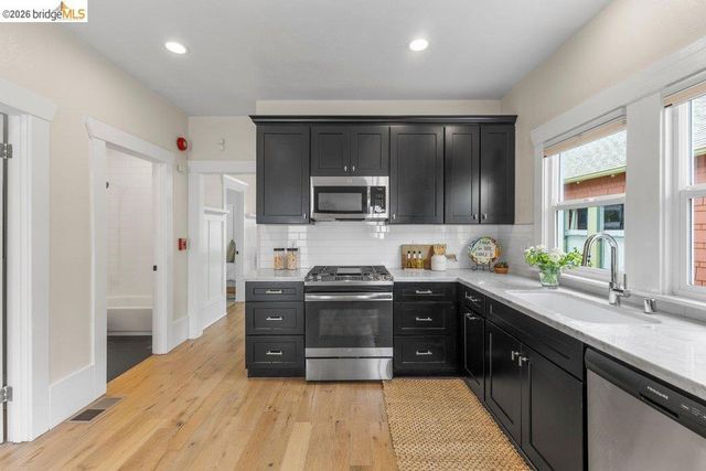 1072 57Th St, Oakland, CA 94608