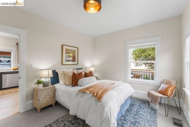 1072 57Th St, Oakland, CA 94608